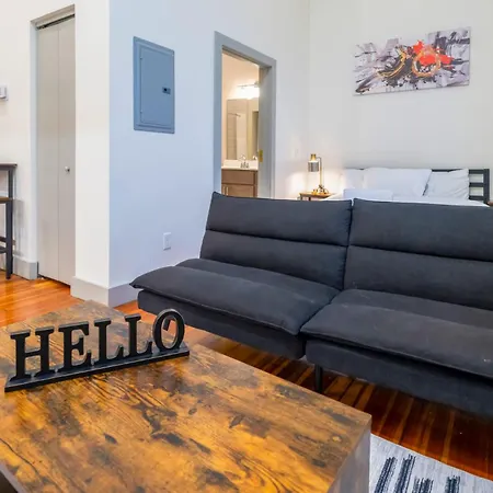 Bright And Modern Studio In Louisville # 309